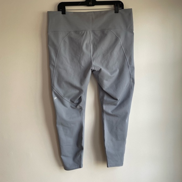 NWT Fabletics PowerHold Gray Crop Leggings Size 2X - Picture 3 of 4